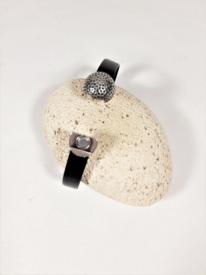 Pulseira de couro de vaca preta com fecho magnético de bola de golfe