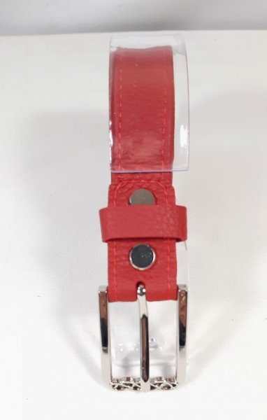 Ceinture pour Elle, en cuir rouge et boucle coloris argent vieilli.