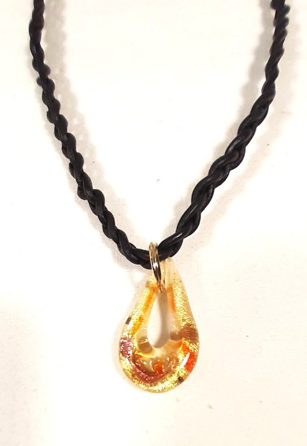 Collier cuir et m&eacute;daillon goutte verre de Murano