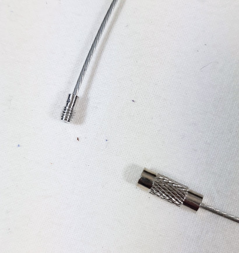 Pour cr&eacute;er des bijoux minimalistes, lot de colliers c&acirc;ble en m&eacute;tal et fermoir &agrave; visser.