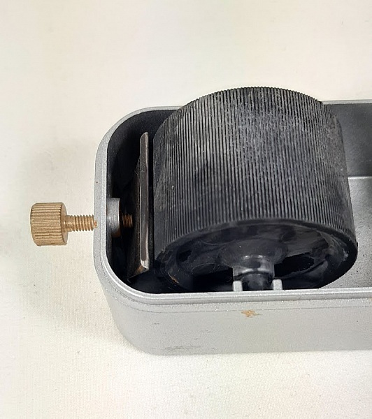 Outils pour le travail du cuir: rouleau applicateur de finition de tranche