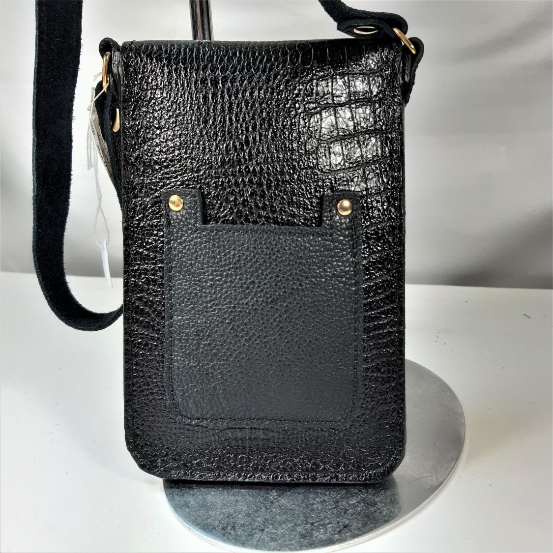 Bolsa para smartphones em pele de vaca impressa, cor preta.