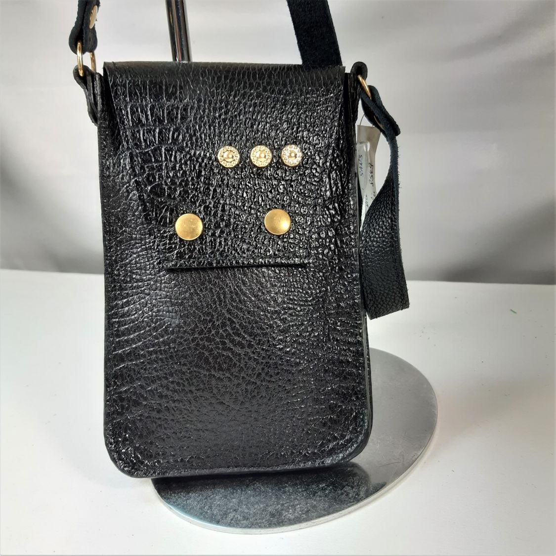 Bolsa para smartphones em pele de vaca impressa, cor preta.