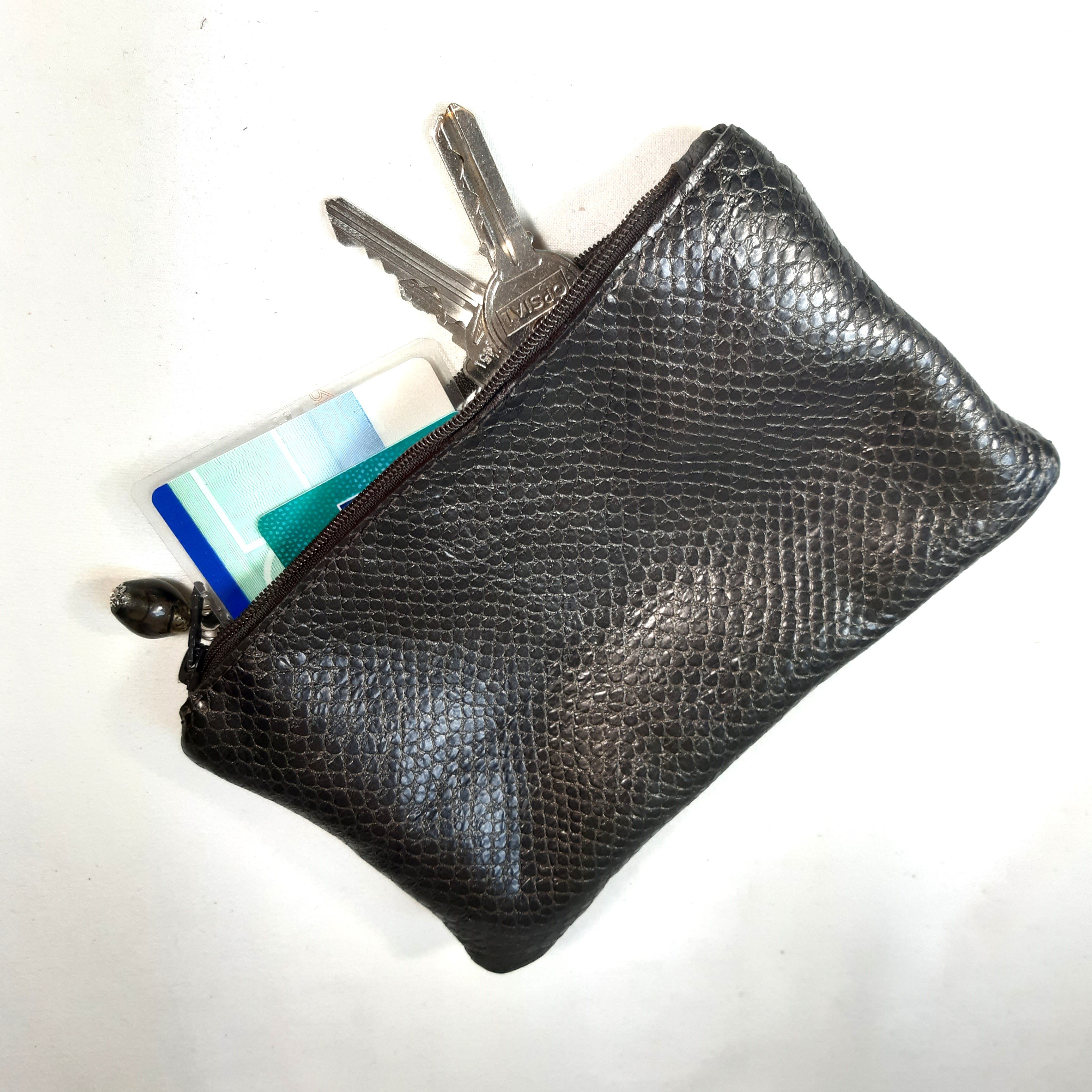 Pochette tendance pour retrouver facilement les petits objets du quotidien.