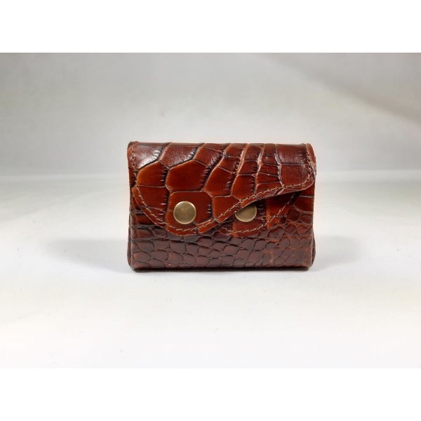 Bolsa retro-moedas feita de pele de vaca estampada.