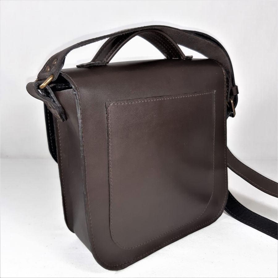 Saco liso de couro de vaca para homem.