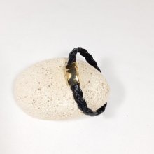 Bracelete de couro de vaca preto com fecho magnético dourado