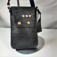 Bolsa para smartphones em pele de vaca impressa, cor preta.